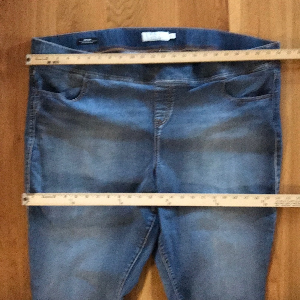 Torrid 5 R denim Lean Jean - Picture 4 of 16